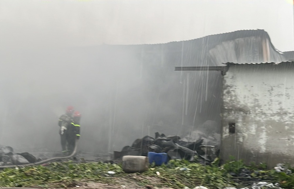 Thông tin về vụ cháy xưởng tái chế cao su tại quận Kiến An